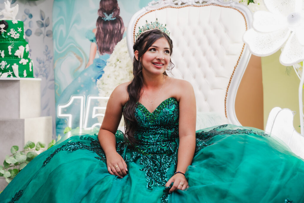 Vestido verde de alquiler para fiestas de quince años