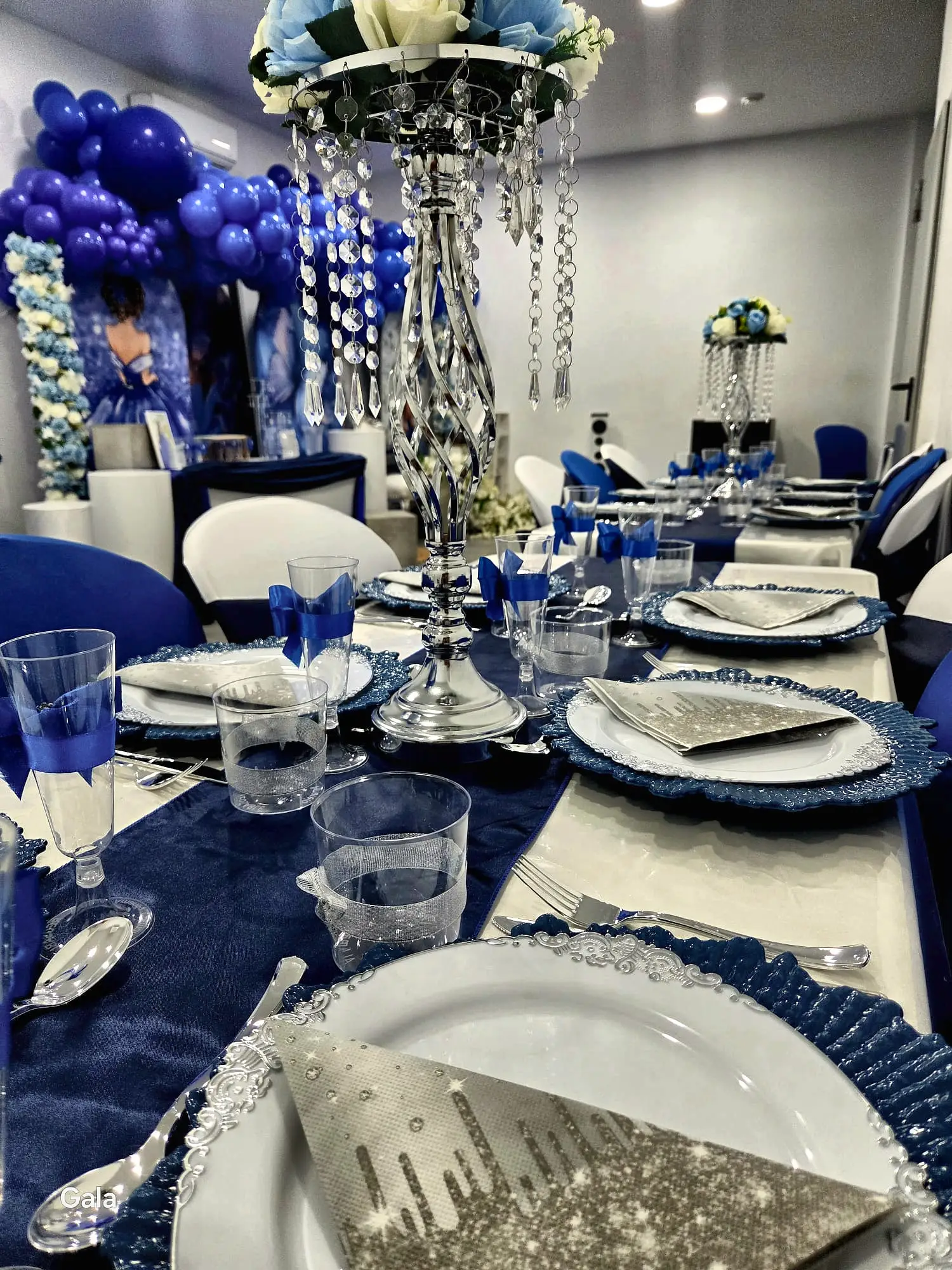 Mesa decorada para fiesta de quince años